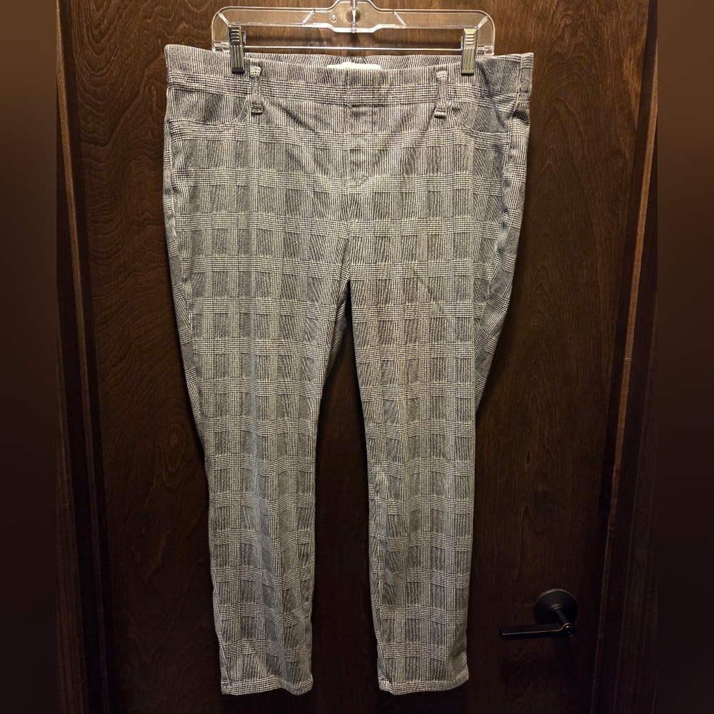 Amazon Essentials Women's Skinny Pants in Gray Checkered